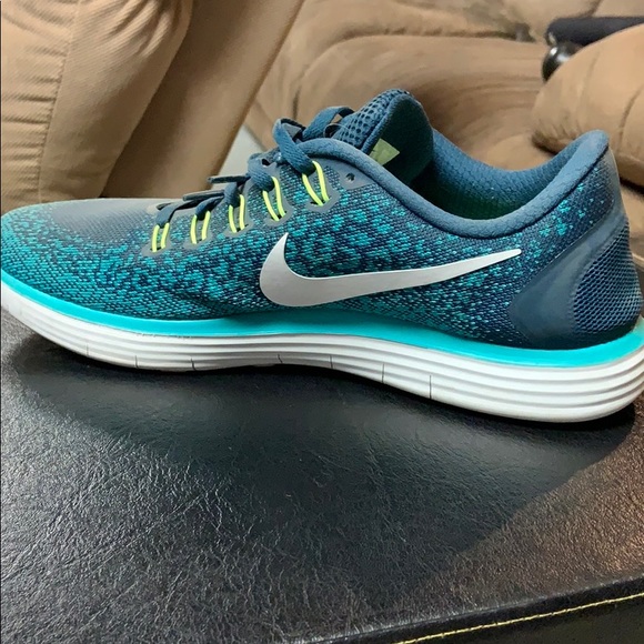 Nike Men Shoe - Picture 5 of 5